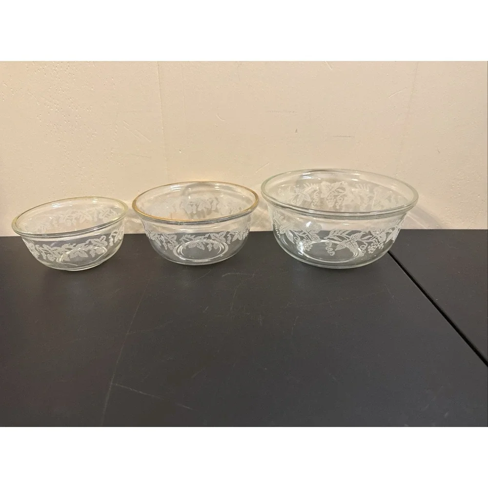BARTLETT COLLINS Nesting Mixing Bowls  Grape Leaf Embossing (Set of 3) Vintage